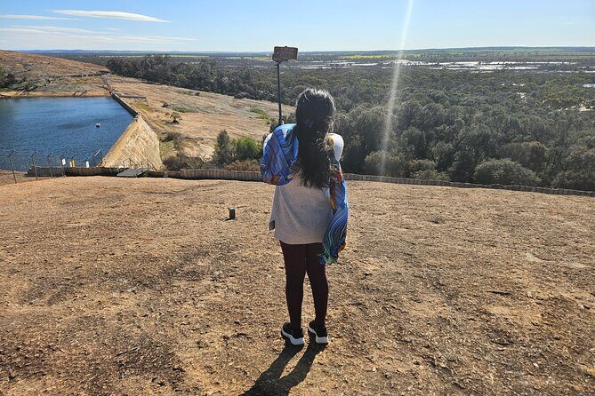 Day Tour in Wave Rock and Mulka's Cave - Kangaroo sausage BBQ lunch and why included food matters