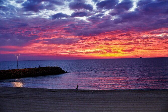Explore Perth Beaches at Sunset by Minibus - Scarborough Beach picnic supper with Margaret River wine