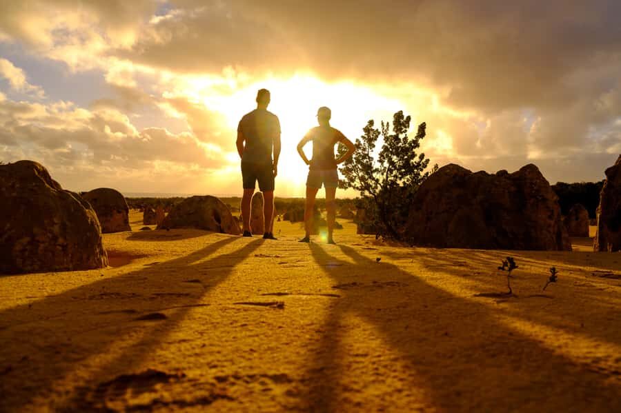 From Perth: Pinnacles Sunset and Stargazing Tour with Dinner - Dinner under the stars: picnic food that actually helps you stay out