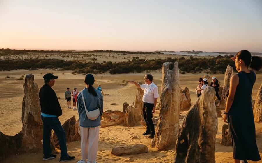 Perth: Pinnacles Desert Sunset & Stargazing with Dinner - Dinner in Cervantes: the Aussie pub break between desert and stars