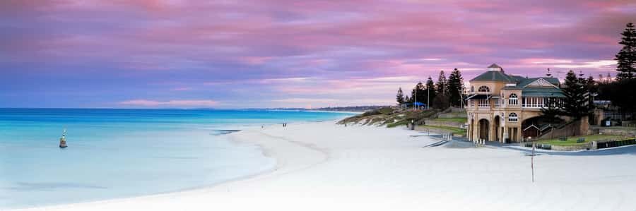 Perth: Swan River and Beaches of Perth Sunset Picnic Dinner - Scarborough Beach at Sunset: Wine, Pink Skies, and a Real Beach Atmosphere