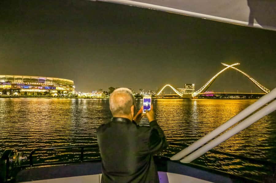 Perth: Swan River Dinner Cruise - Entertainment on board: live music or DJ, plus a dance-floor vibe
