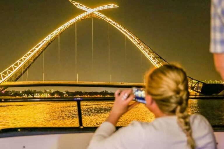 Perth: Swan River Dinner Cruise - Boarding at Barrack Street Jetty (Pier 3) without stress