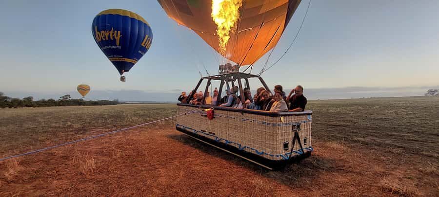 Perth to Northam: Balloon flight including shuttle bus - Help with inflation and pack-up: turning a scenic ride into a real experience