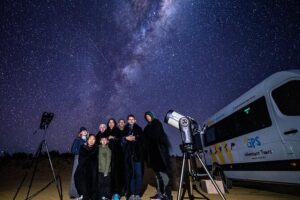 Pinnacles Desert Sunset Dinner and Stargazing Tour - Nilgen Lookout vs Hangover Bay: what changes on the day