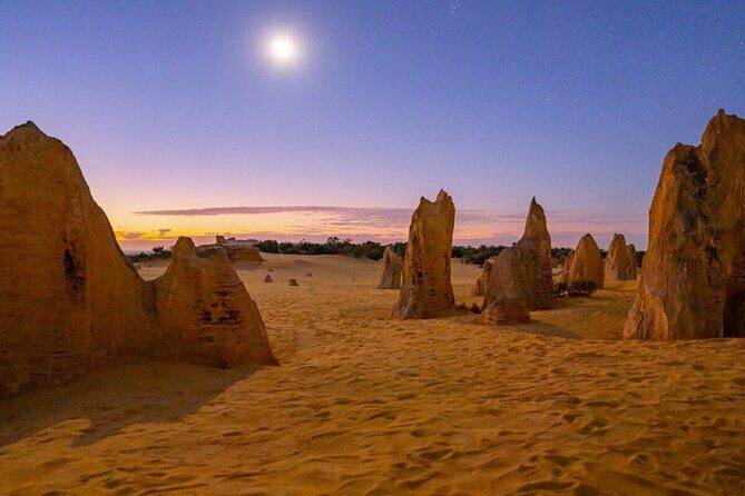 Pinnacles Desert Sunset Stargazing Adventure Tour from Perth - Pinnacles Desert Discovery Centre: the geology-and-story warm-up